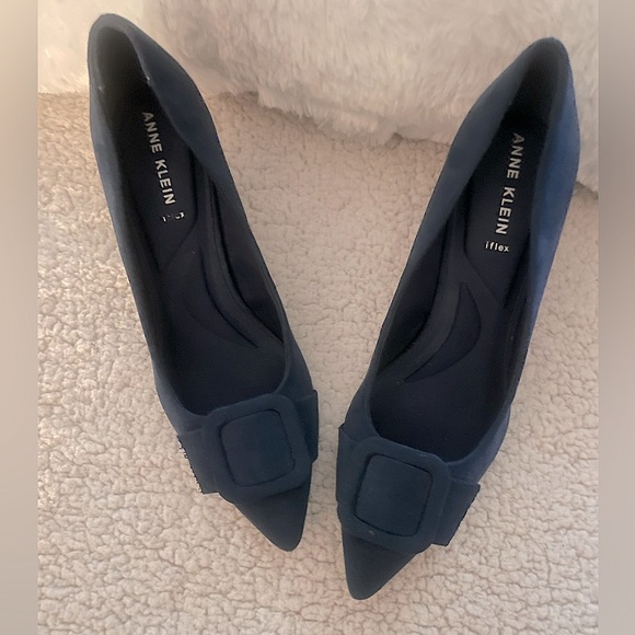 Anne Klein (Size 9.5) Navy Blue Bentley Buckle Pointed Toe Block Heel Pumps - Picture 2 of 11